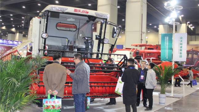 雷沃阿波斯农业装备亮相2019年郑州春季农机展