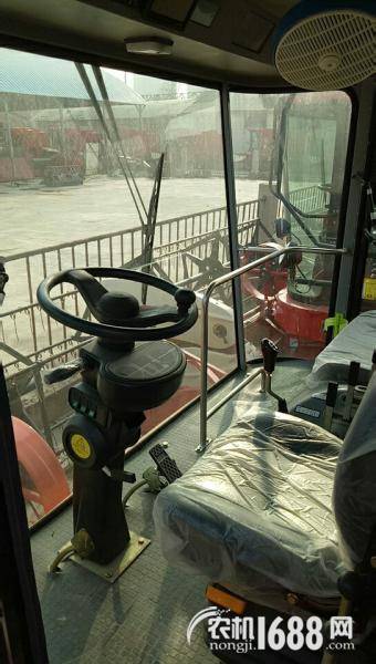 中联收获新疆4LZ-7B小麦水稻收割机驾驶室