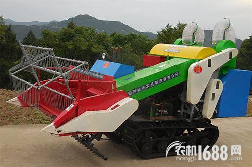 四川红驰4L-0.8履带式谷物联合收割机